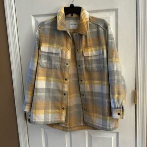 Women’s yellow plaid Shacket great condition